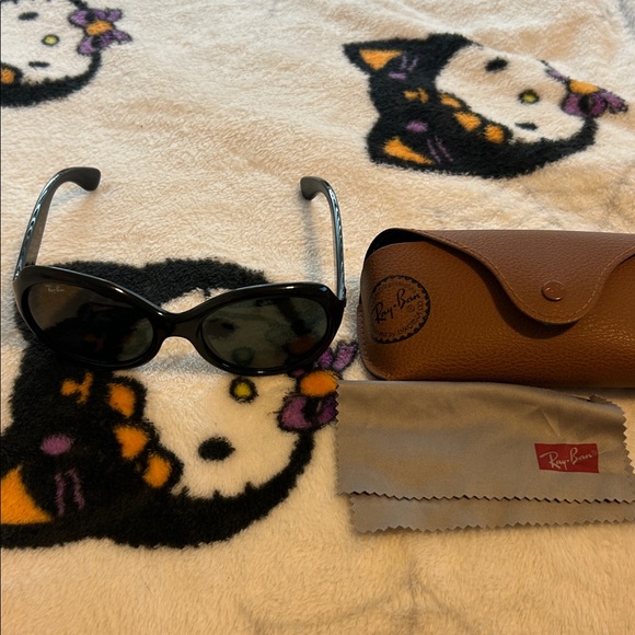 Ray-Ban Black Oval Sunglasses - Picture 6 of 7